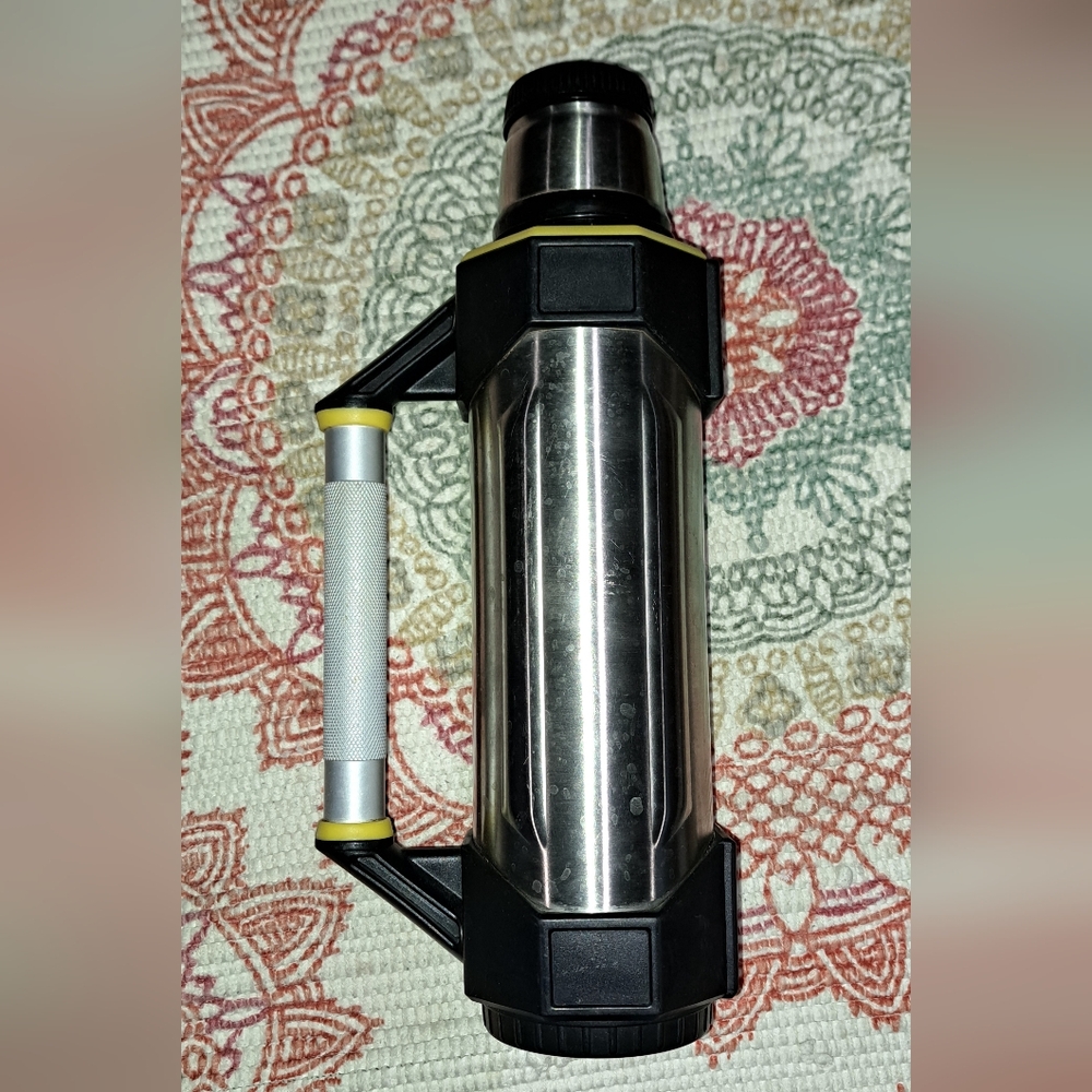 Stanley Aladdin Stainless Steel Vacuum Bottle. The Bolt Style 1.1 Quart. - Picture 2 of 5